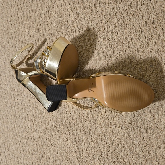 NWOB Mix No 6 gold/silver sandals - Picture 5 of 5